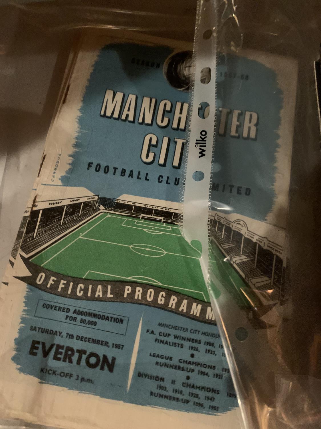 A LARGE COLLECTION OF VINTAGE MANCHESTER CITY PROGRAMMES SOME FULL SETS - Image 3 of 7