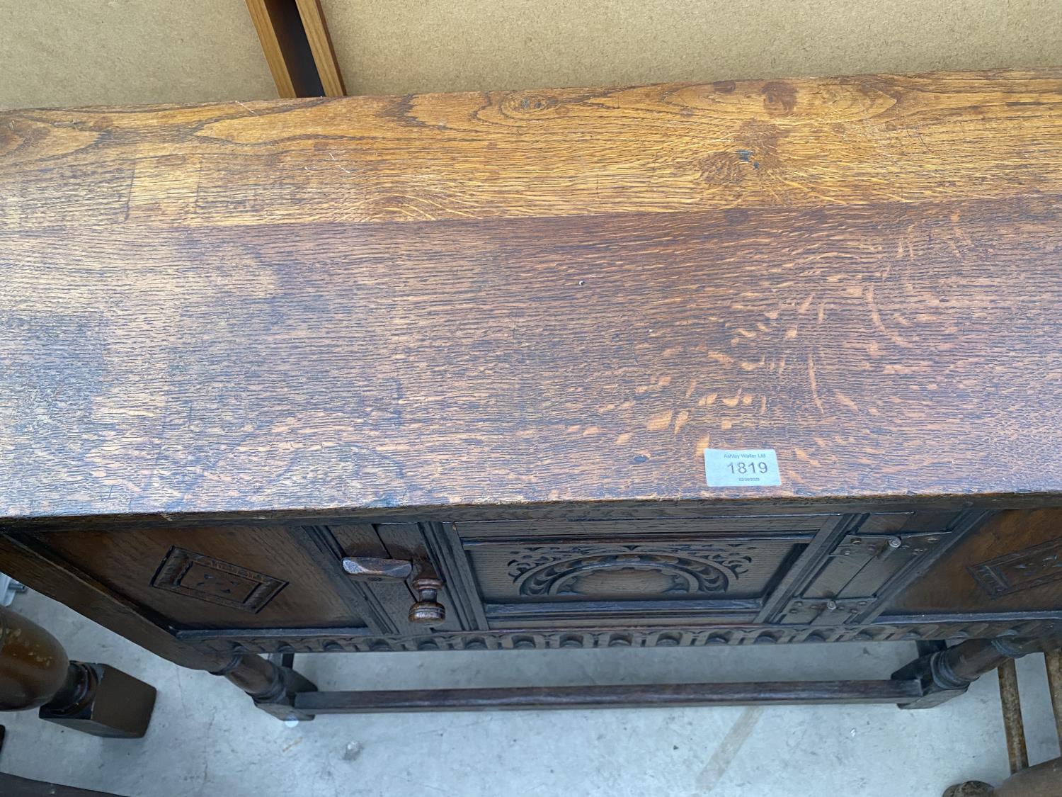 A GEORGE 111 STYLE REPRODUCTION OAK SIDE-CABINET ON OPEN BASE WITH CARVED PANELS - Image 2 of 3