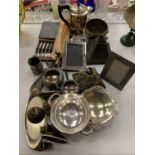 A QUANTITY OF METALWARE TO INCLUDE PLATE, PEWTER BOWLS, FRAME ETC