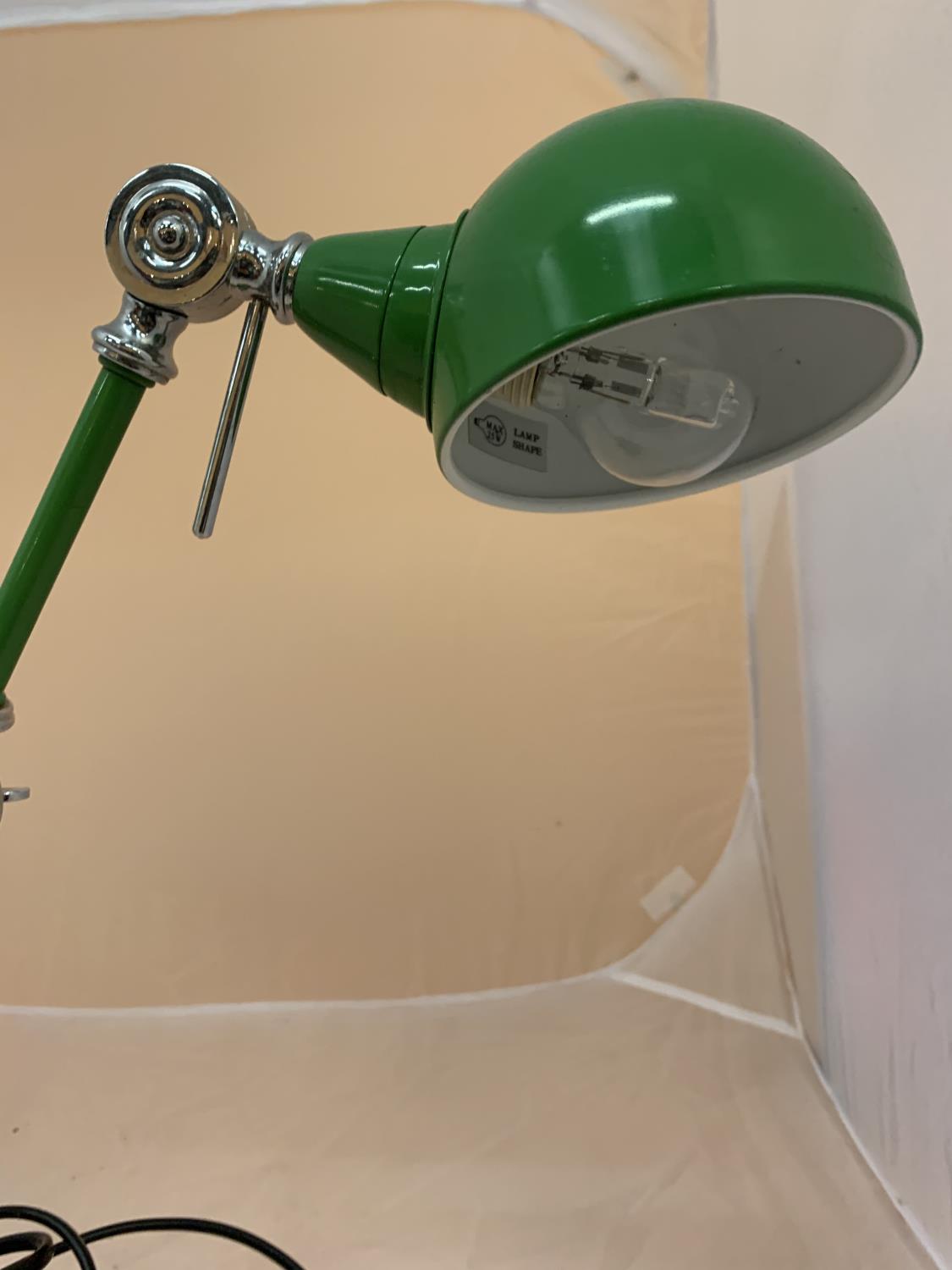 A VINTAGE STYLE ANGLE POISE GREEN DESK LAMP - Image 4 of 4