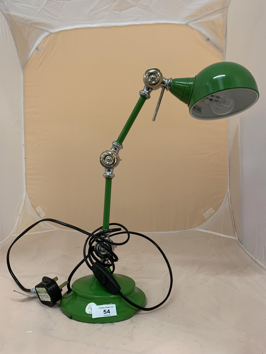 A VINTAGE STYLE ANGLE POISE GREEN DESK LAMP