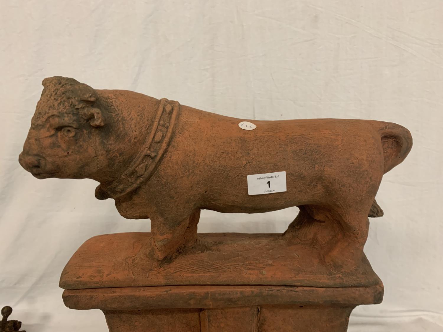 A TERRACOTTA STONE RIDGE TILE WITH DETACHABLE BULL SURMOUNT - Image 2 of 4