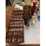 VARIOUS VINTAGE ITEMS TO INCLUDE RED GLASS LAMP, BRASS, COPPER AND TEASPOONS WITH DISPLAY CASES