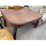 A MAHOGANY DINING TABLE ON FLUTED SUPPORTS