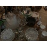 A COLLECTION OF ITEMS TO INCLUDE GLASSWARE, VINTAGE PANS, AND CERAMICS ETC