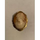 A PINCHBECK CAMEO BROOCH