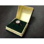 A 9 CARAT GOLD DRESS RING WITH CLEAR STONE SIZE L/M