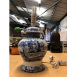 A SPODE BLUE AND WHITE LAMP IN WORKING ORDER