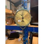 A GREEN METAL AND BRASS SALTER 200LB HANGING WEIGHING SCALES TRADE SPRING BALANCE 235T