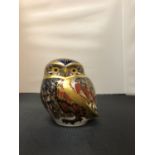 A BOXED ROYAL CROWN DERBY OWL WITH GOLD STOPPER