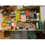 A QUANTITY OF DOLLS HOUSE FURNITURE TO INCLUDE KITCHEN, LIVING ROOM, BATHROOM, BEDROOM PIECES AND