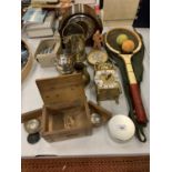 VARIOUS ITEMS OF METALWARE TO INCLUDE BRASS, EPNS AND A SMITHS MANTEL CLOCK WITH KEY