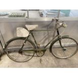 A VINTAGE RALEIGH GENTS BICYCLE