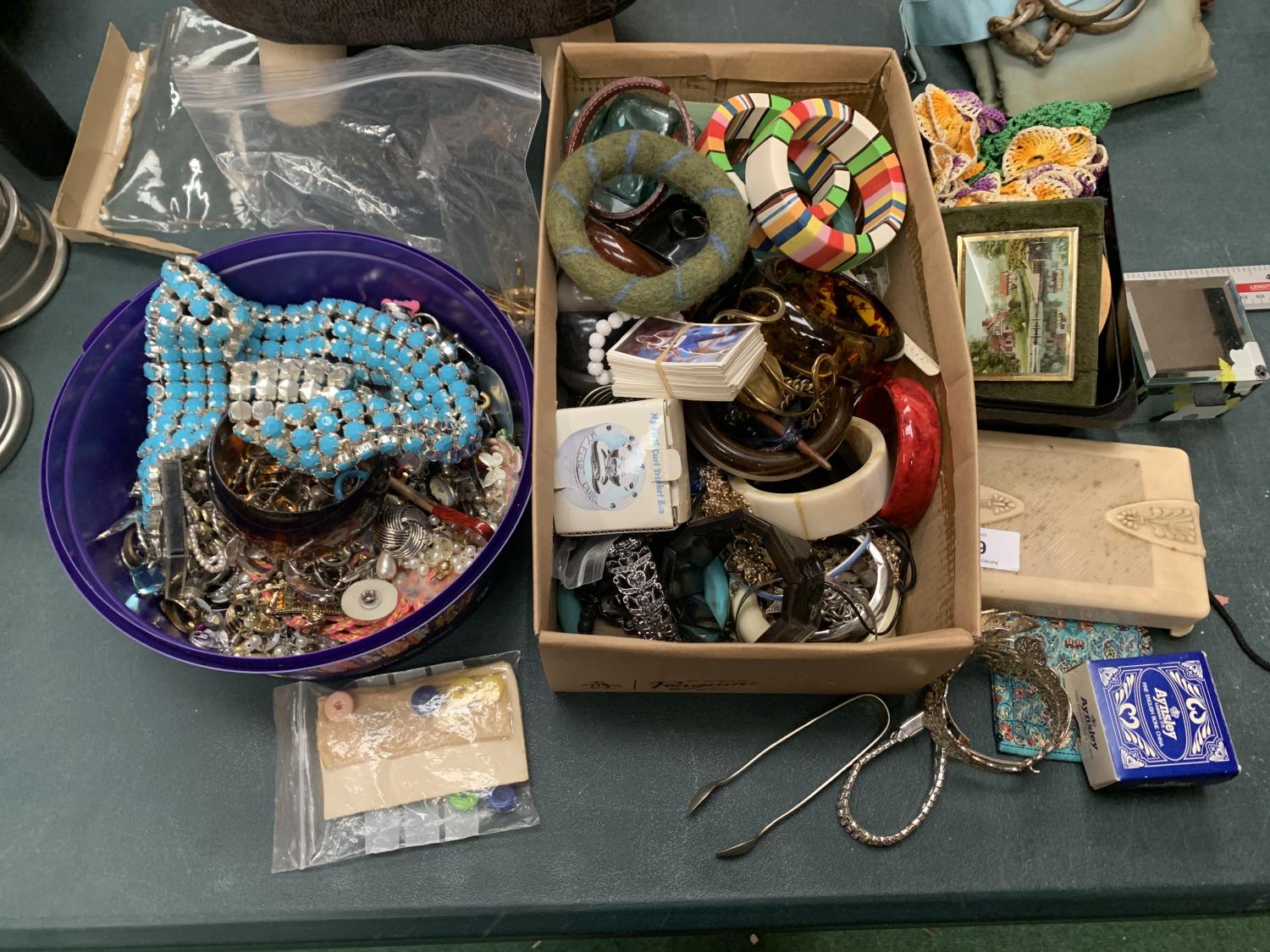 A LARGE COLLECTION OF COSTUME JEWELLERY, BOXES ETC. - Image 2 of 5