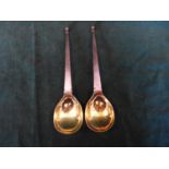 A HALLMARKED 1918 LONDON SILVER PAIR OF STYLISH SILVER SPOONS WITH GILT DECORATION - MAKER JOSIAH