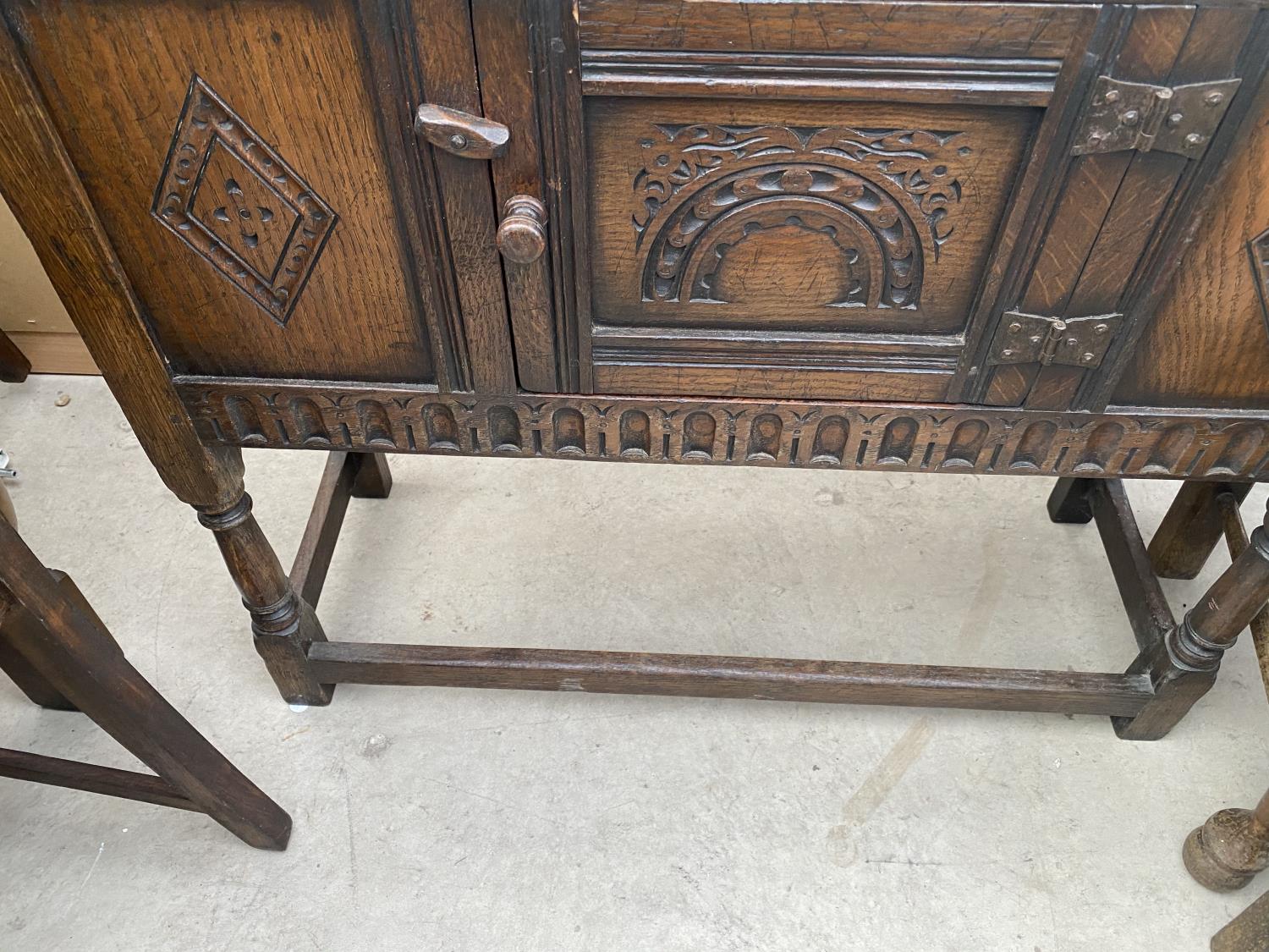 A GEORGE 111 STYLE REPRODUCTION OAK SIDE-CABINET ON OPEN BASE WITH CARVED PANELS - Image 3 of 3