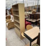 AN OAK EFFECT BOOKCASE, MODERN CHAIR AND COMPUTER DESK