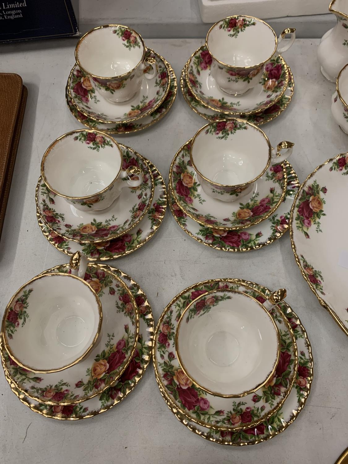 A COLLECTION OF ROYAL ALBERT OLD COUNTRY ROSE, TO INCLUDE SIX TRIOS, MILK JUG, SUGAR BOWL AND CAKE - Image 3 of 3