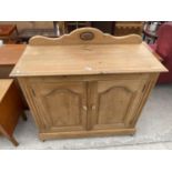 A VICTORIAN STYLE KITCHEN SIDE CABINET WITH TWO DOORS AND SPLASHBACK