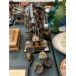 A LARGE QUANTITY OF ITEMS TO INCLUDE WOOD AND METAL FIGURES, A CLOCK, A VINTAGE DESK TIDY, A BRASS
