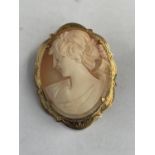A PINCHBECK CAMEO BROOCH