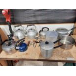 VARIOUS KITCHEN ITEMS INCLUDING ALUMINIUM KETTLES, POTS, PANS, ETC