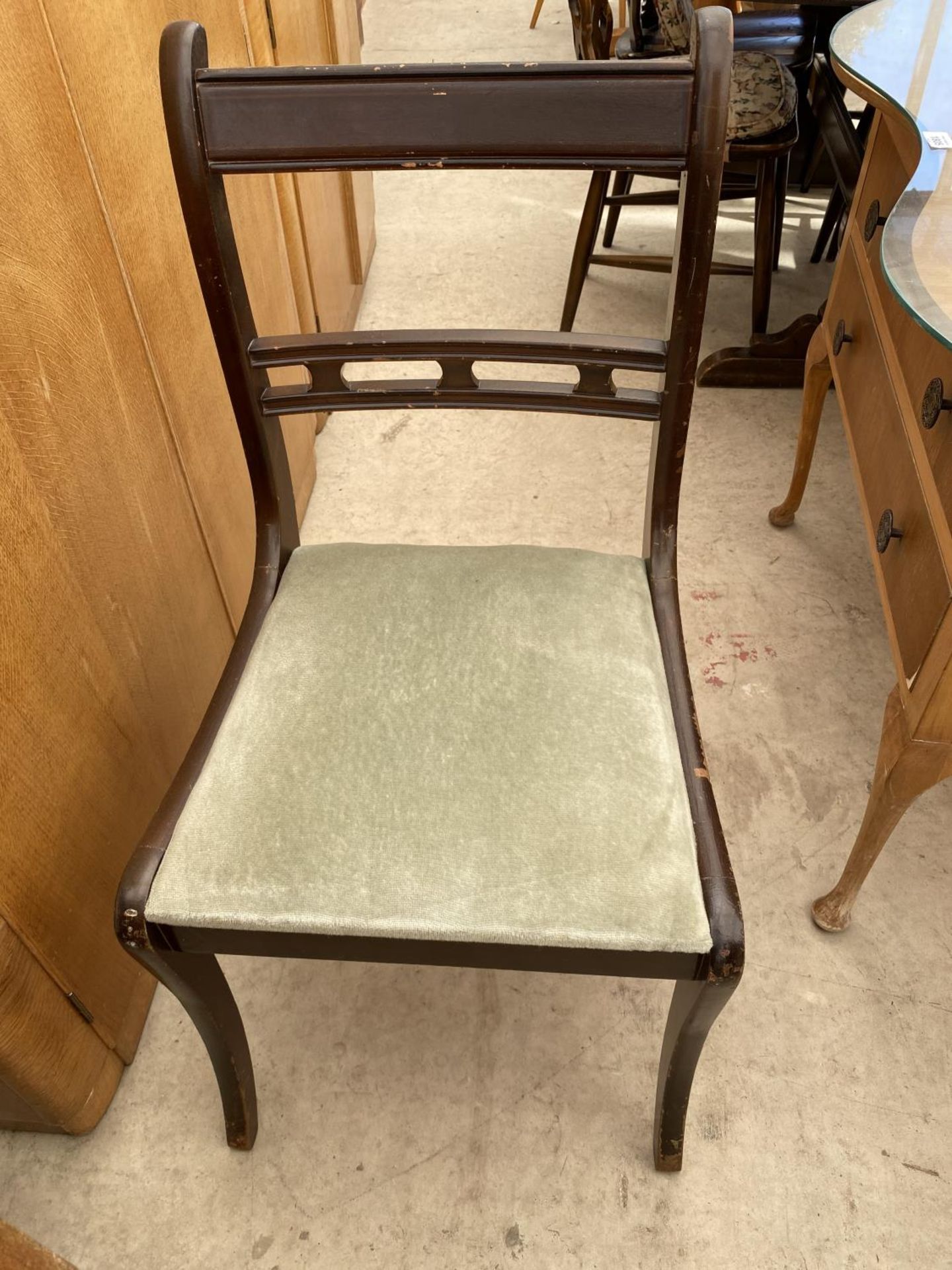 A DRAW LEAF TABLE AND FOUR CHAIRS - Image 4 of 4