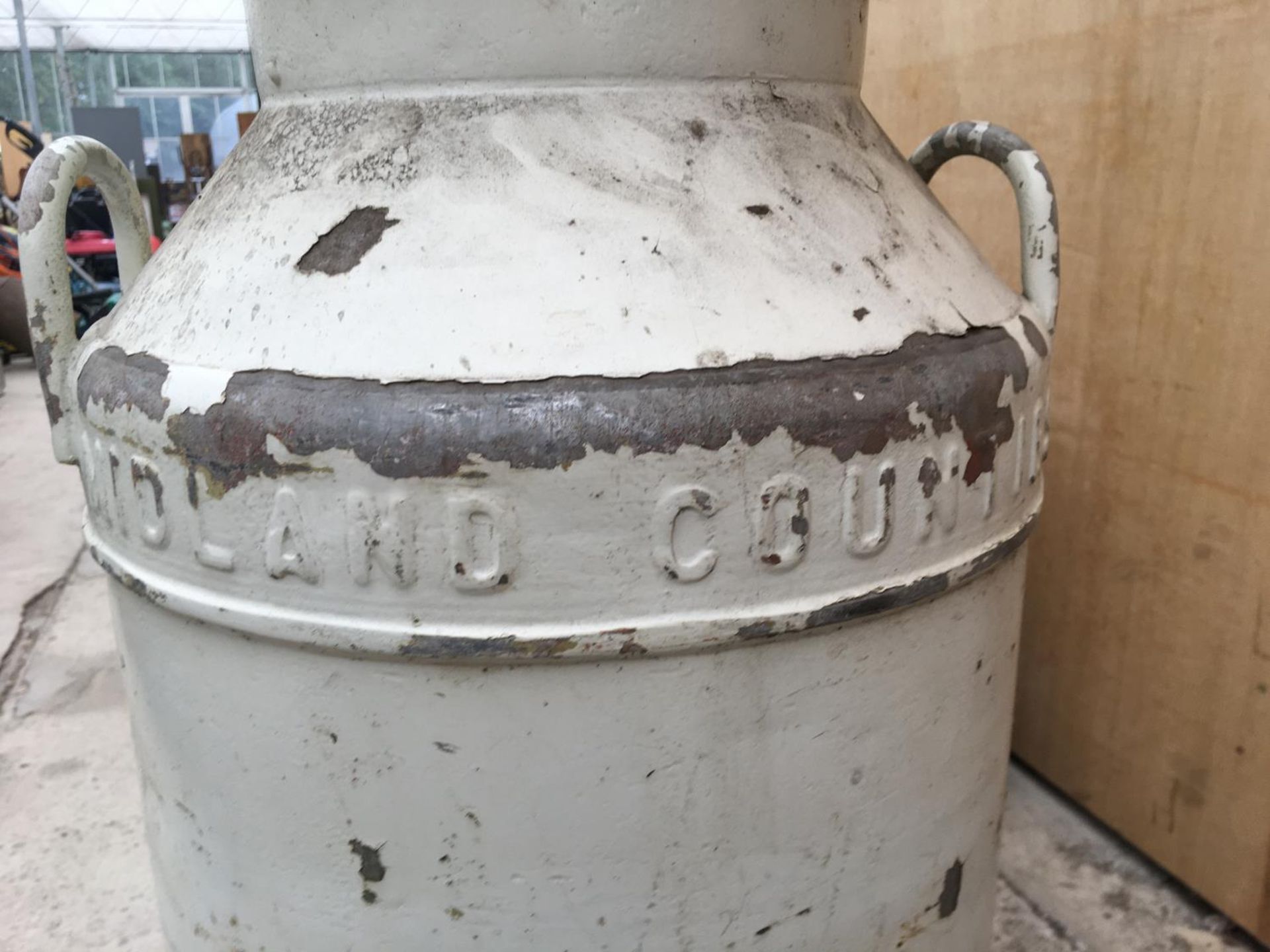 AN EXPRESS DAIRY FOODS LTD MIDLAND COUNTIES MILK CHURN WITH LID - Image 6 of 6