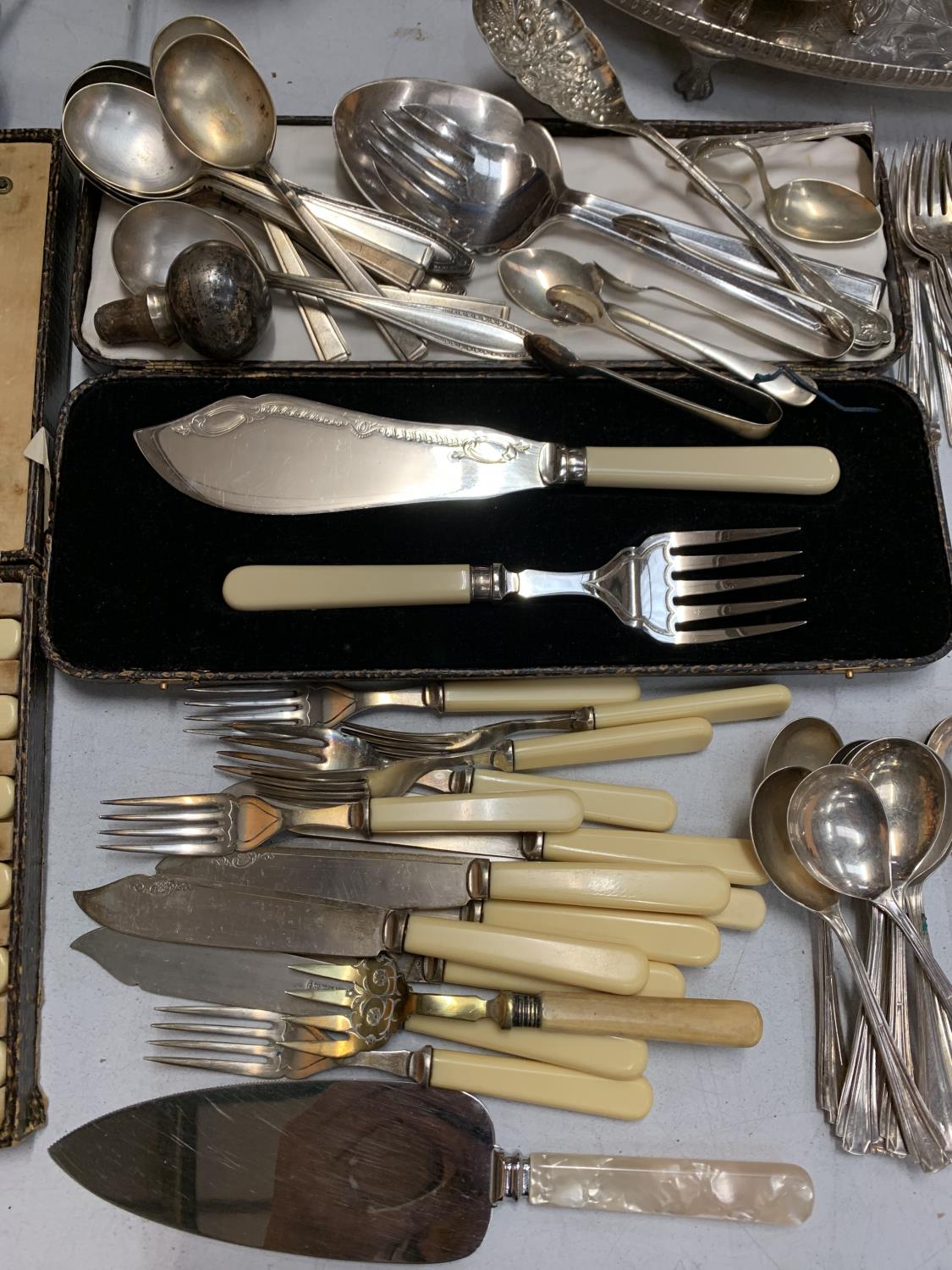A LARGE QUANTITY OF ASSORTED EPNS CUTLERY, SOME BOXED - Image 3 of 4