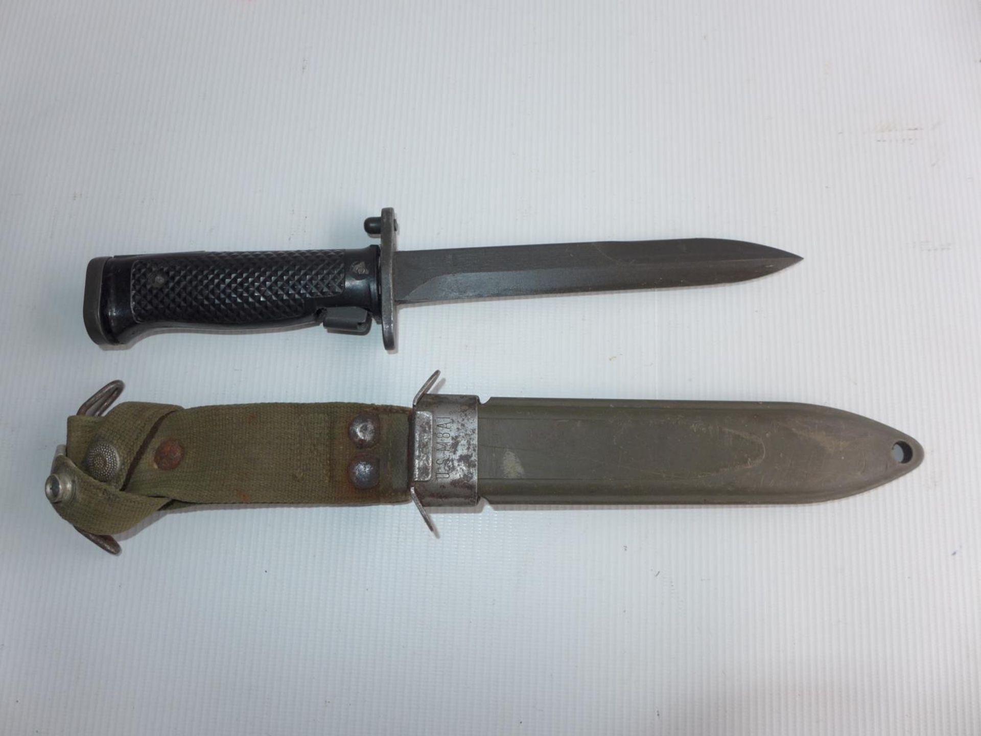 A USA M8 A1 BAYONET AND SCABBARD 16.5cm BLADE