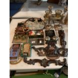 A COLLECTION OF BRASS, SILVER PLATE AND WOODEN ITEMS TO INCLUDE A PAIR OF CANDLESTICKS, ALPS AIR