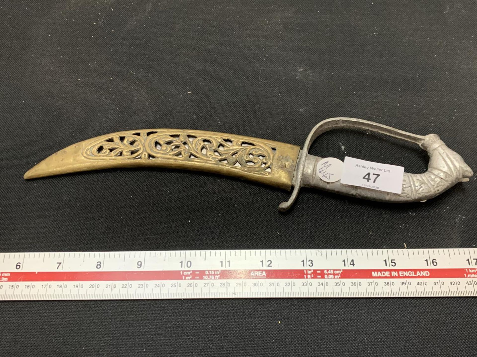 AN INDIAN CURVED BLADED KNIFE