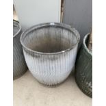 A VINTAGE GALVANISED DOLLY TUB