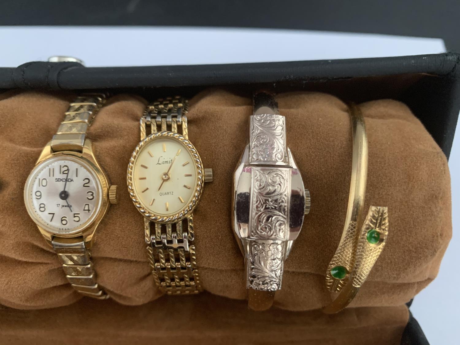 A ROUND WRIST WATCH CASE AND CONTENTS TO INCLUDE FIVE WATCHES AND TWO BANGLES - Image 4 of 5