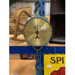 A GREEN METAL AND BRASS SALTER 200LB HANGING WEIGHING SCALES TRADE SPRING BALANCE 235T