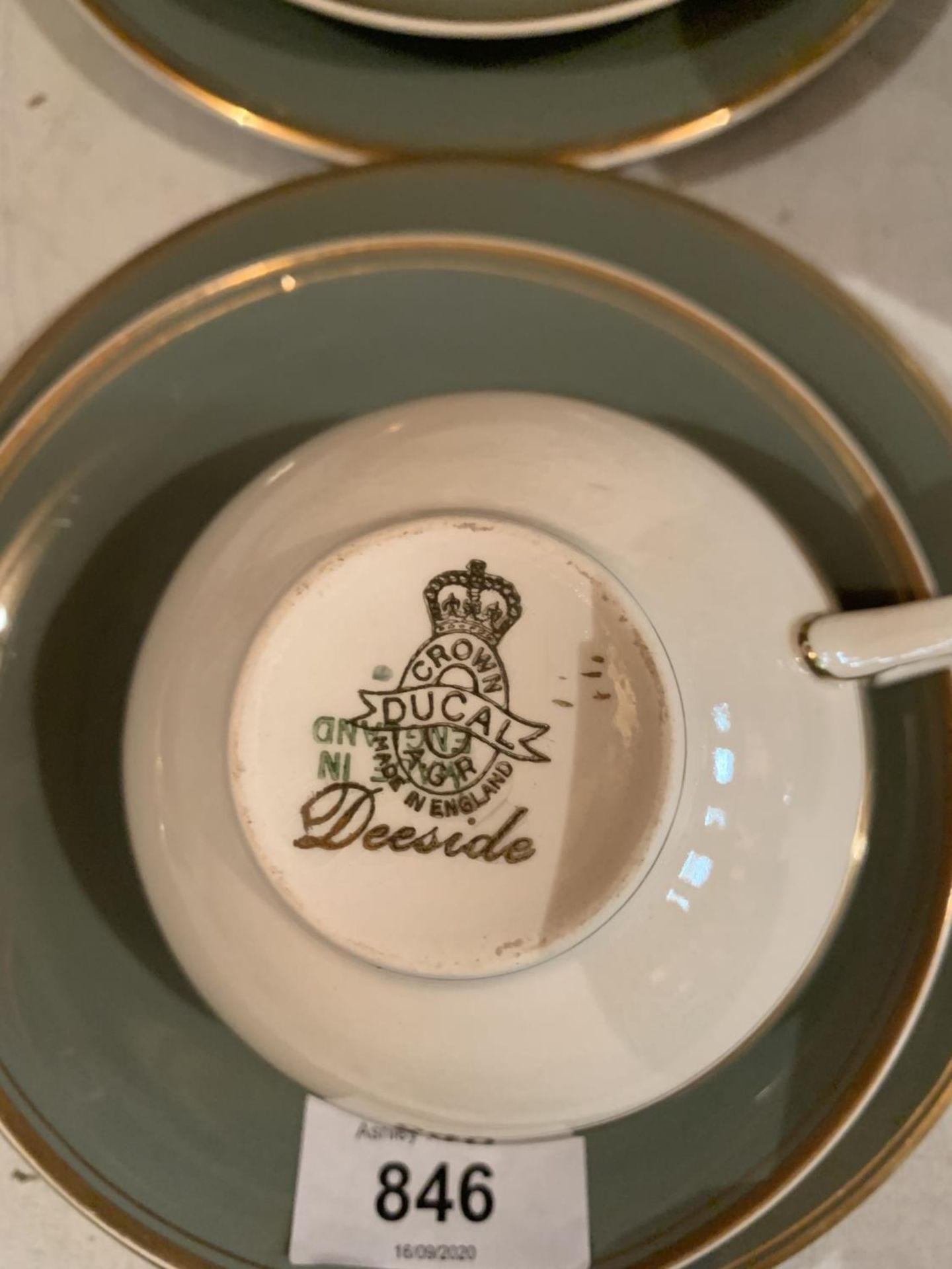 A DUCAL WINDSOR GREEN TEASET WITH SIX CASTLE CHINA MUGS WITH IVY DECORATION - Image 2 of 2