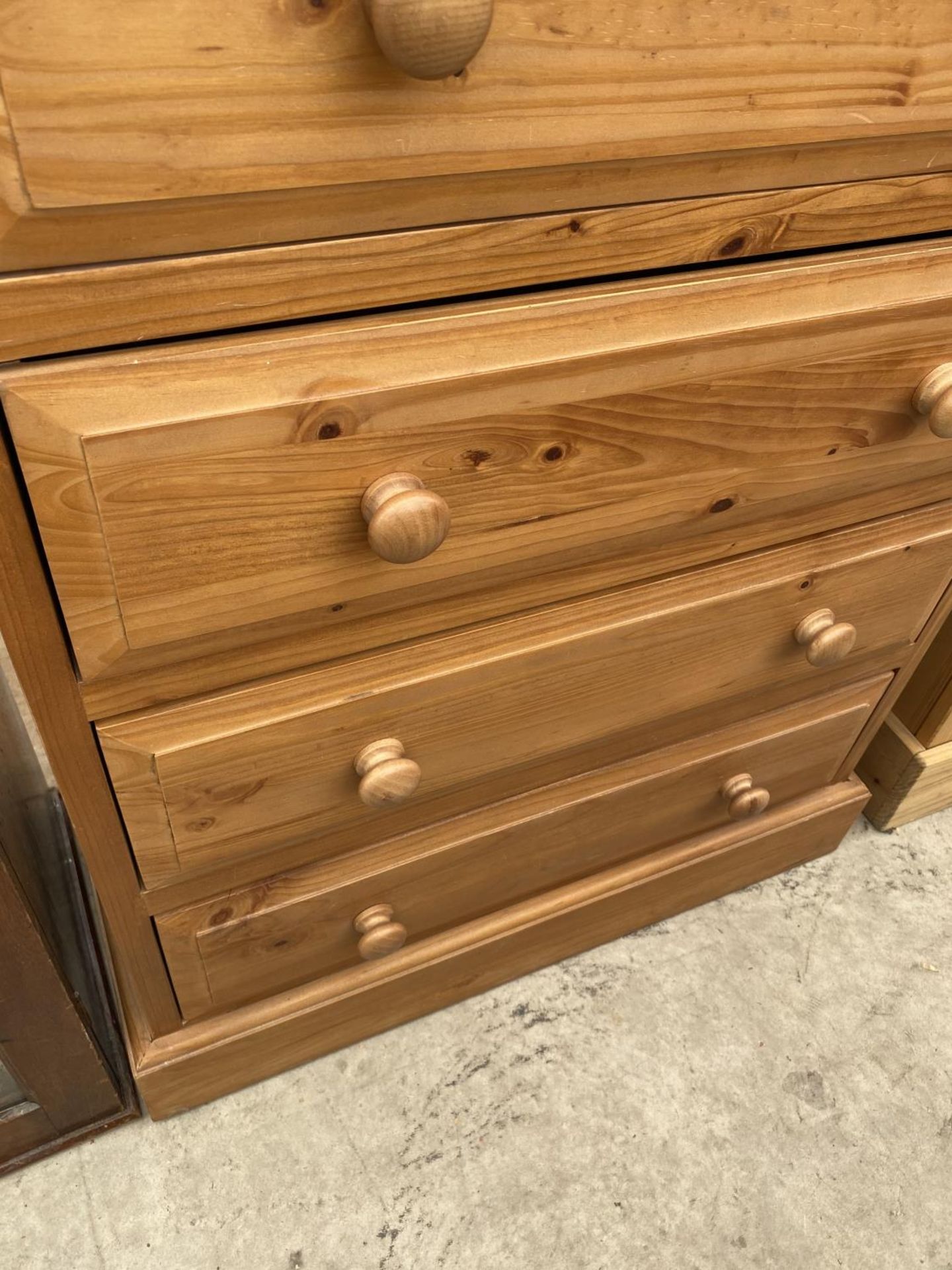A MODERN PINE CHEST OF FOUR DRAWERS - Image 3 of 3