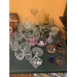 A LARGE COLLECTION OF GLASSWARE INCLUDING JUG AND VASES ETC