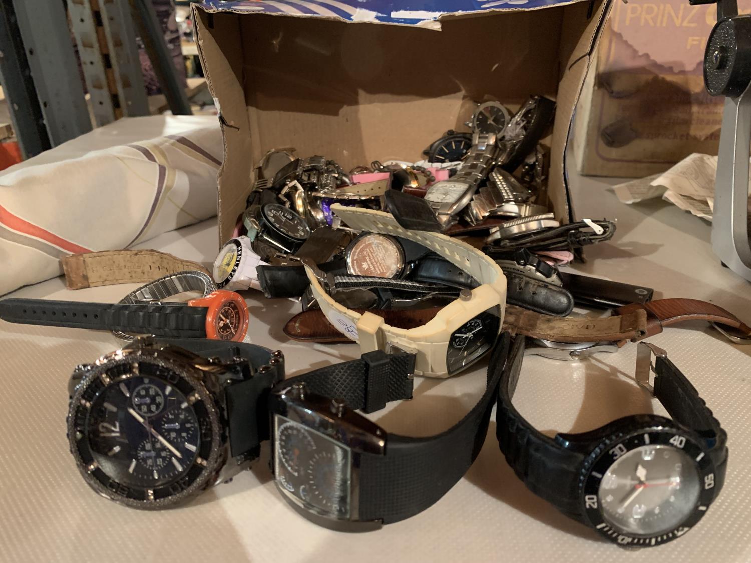 A LARGE QUANTITY OF WATCHES