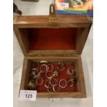 A WOODEN BRASS INLAID JEWELLERY BOX AND A QUANTITY OF METAL AND SILVER RINGS