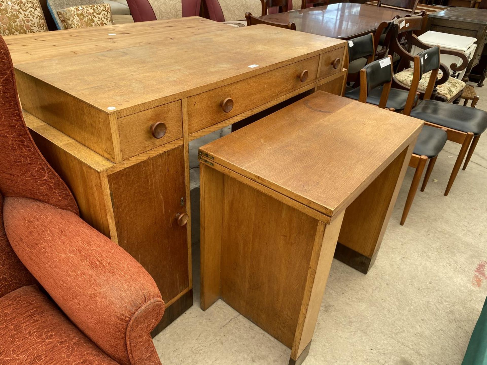 A HEAVY OAK HIGH TWIN PEDESTAL DESK WITH PULL OUT CENTRE SECTION WITH FOLD OVER TOP