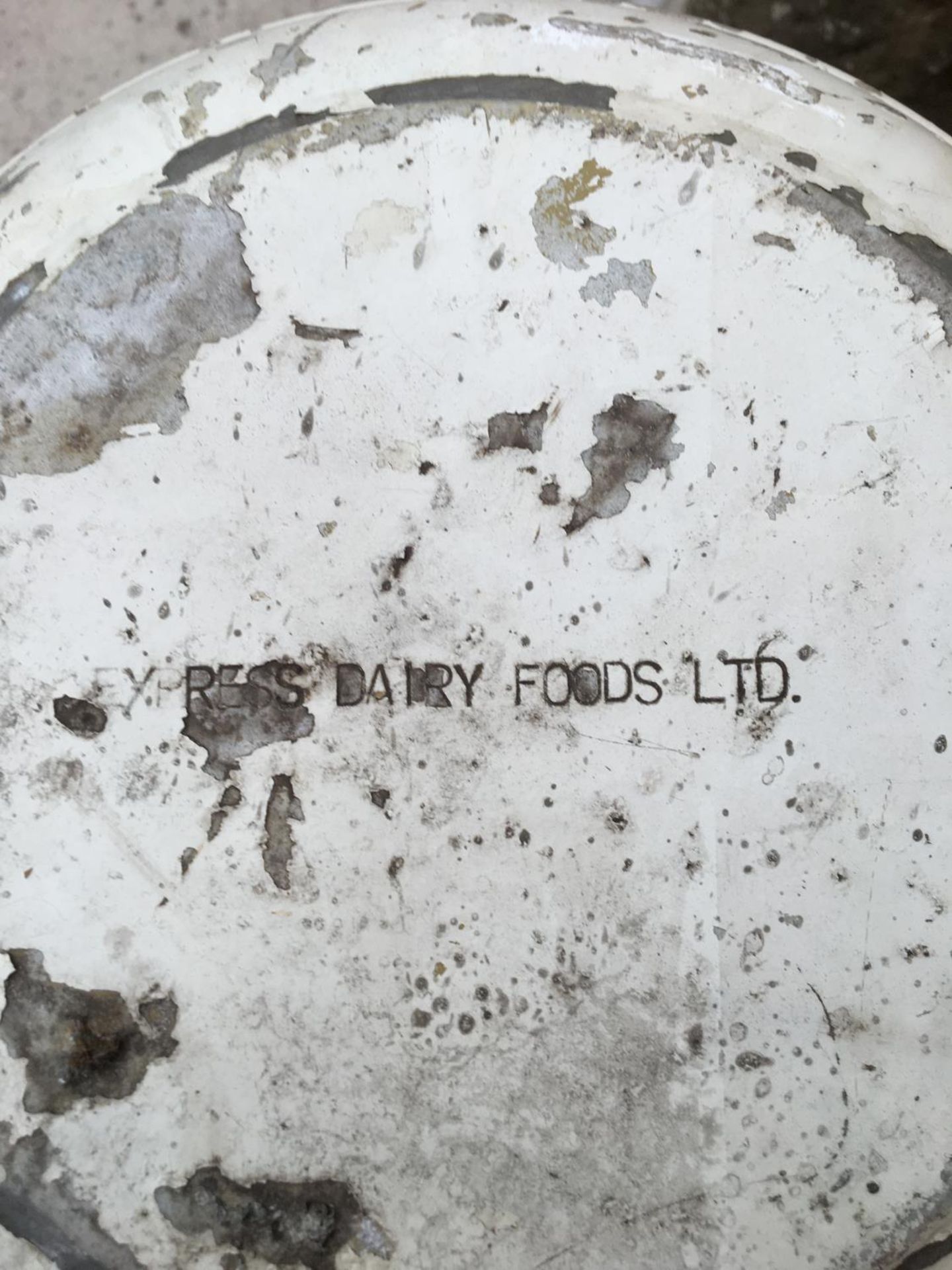 AN EXPRESS DAIRY FOODS LTD MIDLAND COUNTIES MILK CHURN WITH LID - Image 4 of 6