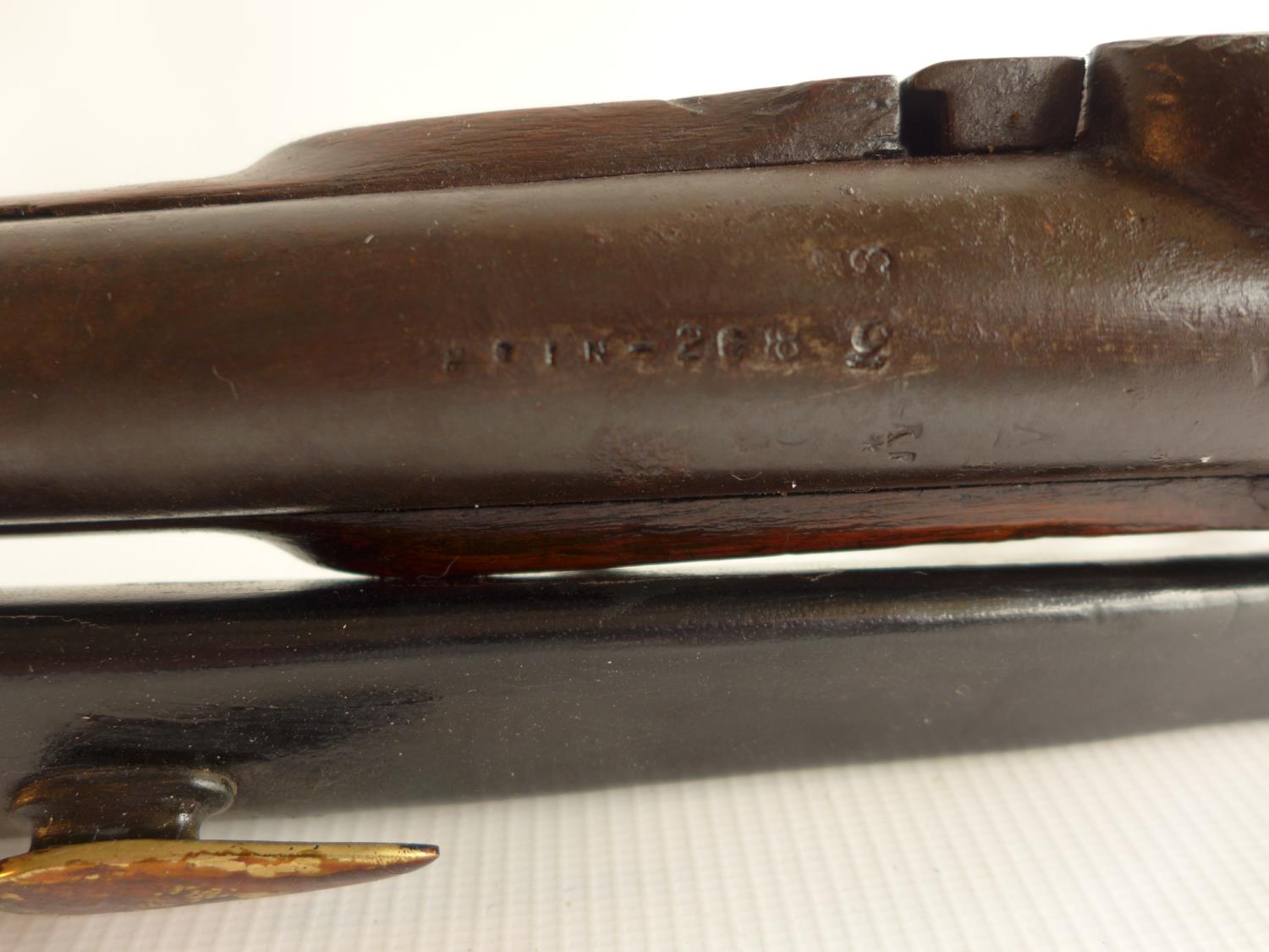 AN EAST INDIA COMPANY PERCUSSION CAP BROWN BESS MUSKET AND BAYONET, LOCK MARKED HURST, LENGTH OF - Image 6 of 11