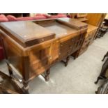 AN EARLY 20TH CENTURY OAK SIDEBOARD ON TURNED LEGS