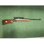 A BSA AIRSPORTER .22 CALIBRE AIR RIFLE, 47CM BARREL COMPLETE WITH TELESCOPIC SIGHT