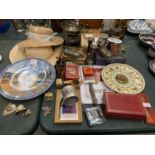 AN ASSORTMENT OF COLLECTABLES TO INCLUDE METAL ITEMS, TWO PLATES, TWO STRAW HATS ETC