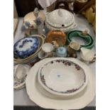 AN ASSORTMENT OF CERAMICS INCLUDING A WEDGEWOOD TUREEN