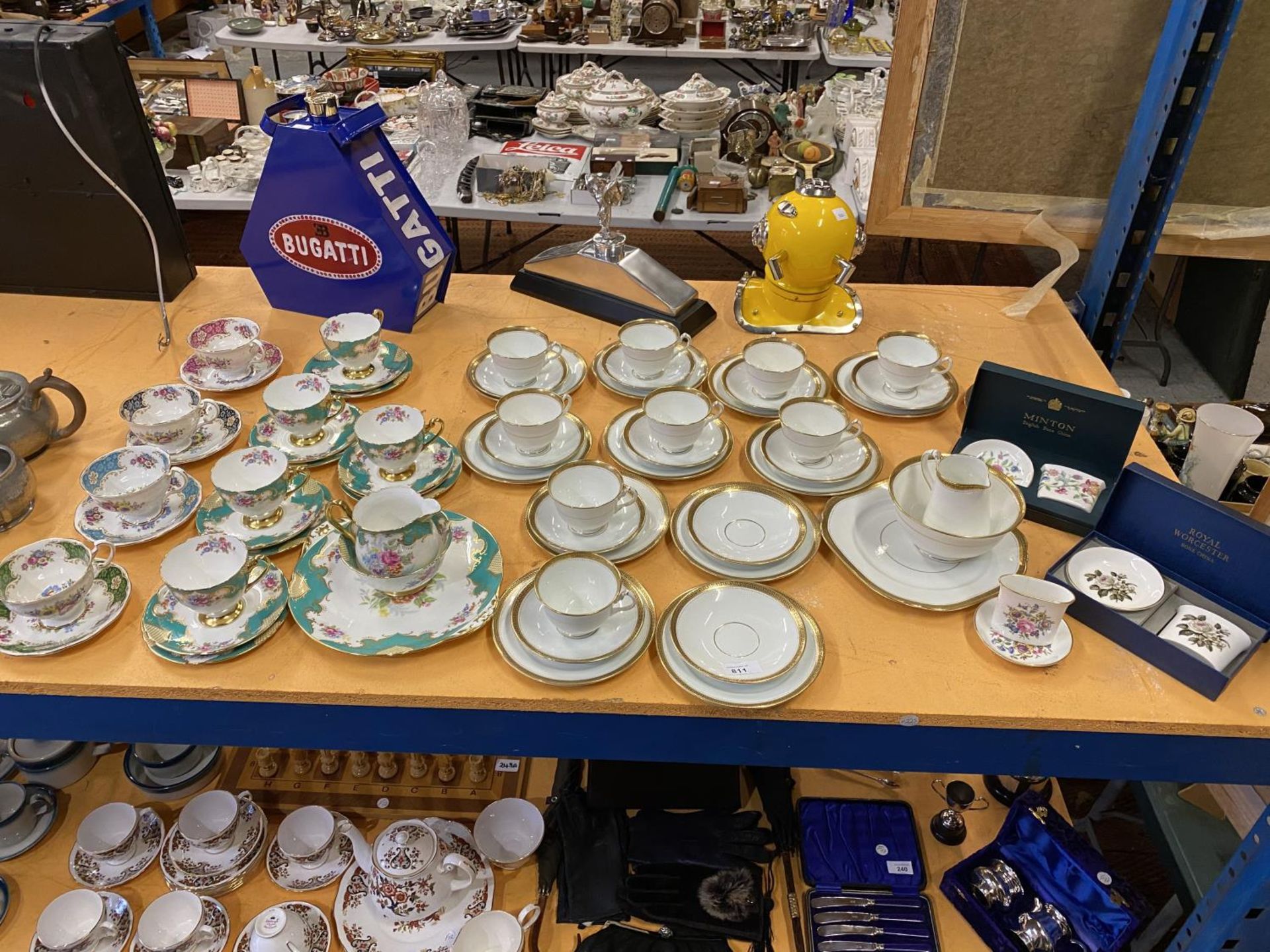 A LARGE COLLECTION OF TEAWARES TO INCLUDE COURT CHINA, SHELLY AND TWO BOXED WORCESTER AND MINTON