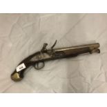 A MILITARY PATTERN FLINT LOCK PISTOL, 22CM BARREL GR AND BROAD ARROW PROOF MARKS, THE LOCK STAMPED