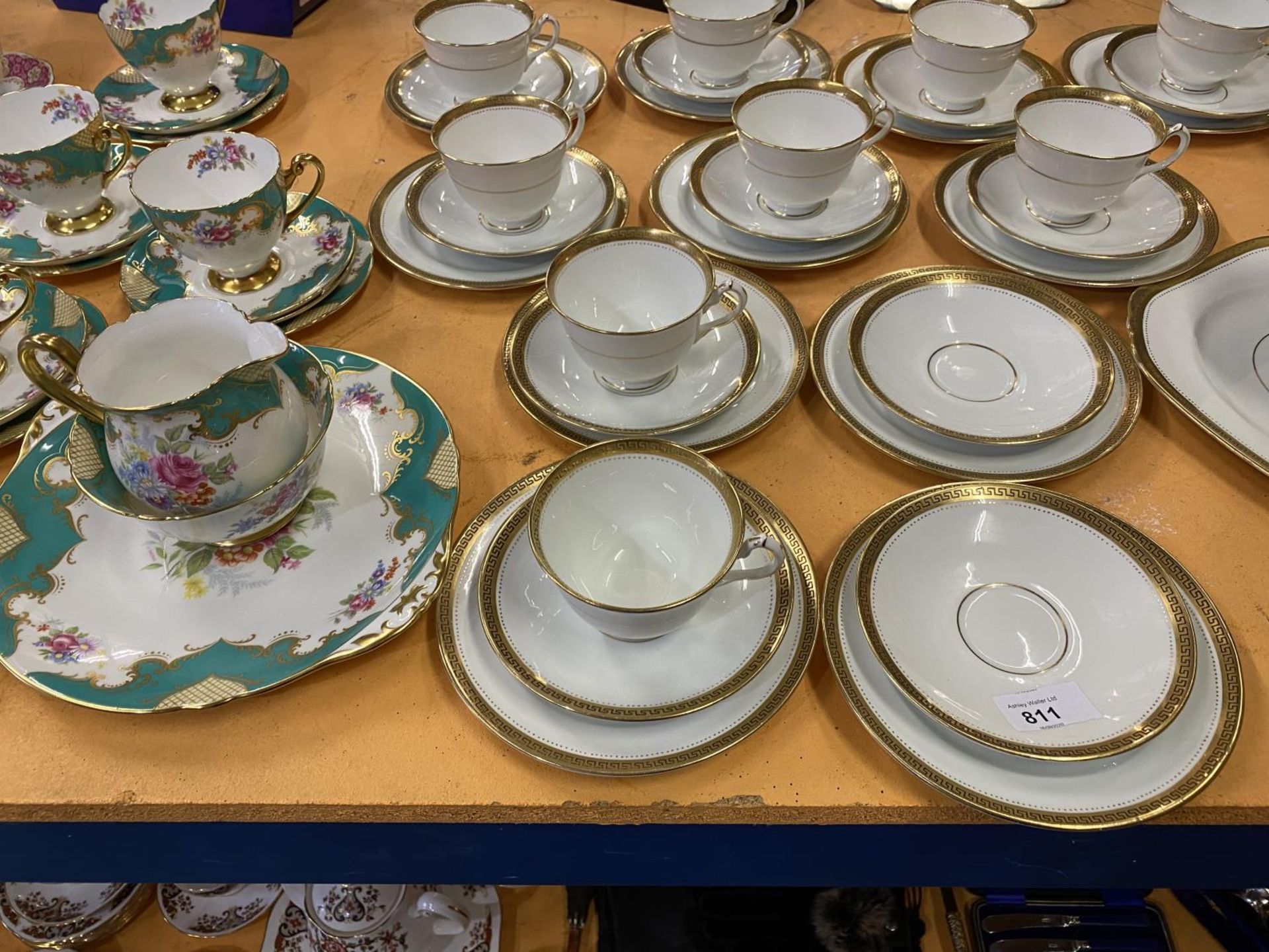 A LARGE COLLECTION OF TEAWARES TO INCLUDE COURT CHINA, SHELLY AND TWO BOXED WORCESTER AND MINTON - Image 3 of 4